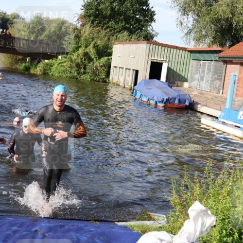 31.08.2025 - Elbe Triathlon Hamburg Luisa Fischer http://msf.ph/oto/8676843 31.08.2025 09:11:08 Schwimmen 428, 557, 574 meine-sportfotos.de