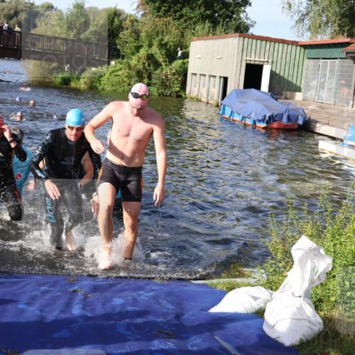 31.08.2025 - Elbe Triathlon Hamburg Luisa Fischer http://msf.ph/oto/8676846 31.08.2025 09:11:19 Schwimmen 400, 536, 576, 588, 694, 709 meine-sportfotos.de