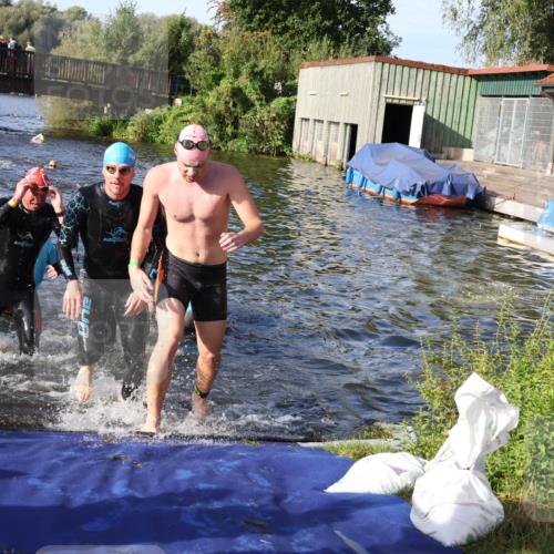 31.08.2025 - Elbe Triathlon Hamburg Luisa Fischer http://msf.ph/oto/8676848 31.08.2025 09:11:20 Schwimmen 400, 536, 576, 588, 694, 709 meine-sportfotos.de