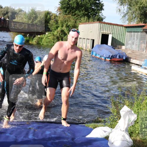 31.08.2025 - Elbe Triathlon Hamburg Luisa Fischer http://msf.ph/oto/8676851 31.08.2025 09:11:20 Schwimmen 400, 536, 576, 588, 694, 709 meine-sportfotos.de