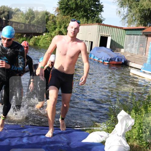 31.08.2025 - Elbe Triathlon Hamburg Luisa Fischer http://msf.ph/oto/8676854 31.08.2025 09:11:21 Schwimmen 400, 536, 576, 588, 694, 709 meine-sportfotos.de