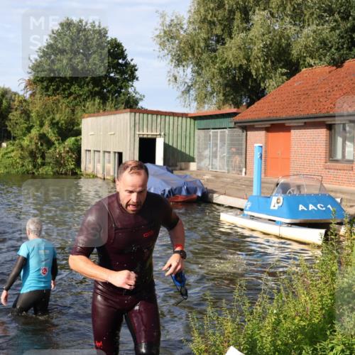 31.08.2025 - Elbe Triathlon Hamburg Luisa Fischer http://msf.ph/oto/8676859 31.08.2025 09:11:29 Schwimmen 576, 588, 614, 652 meine-sportfotos.de