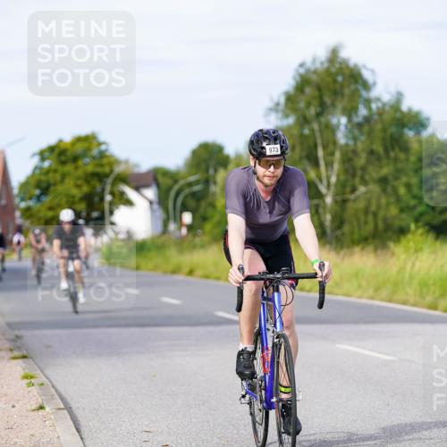 31.08.2025 - Elbe Triathlon Hamburg Michael Burmester http://msf.ph/oto/8676865 31.08.2025 10:25:51 Radfahren 503, 890, 973, 1029, 1055, 1060, 1133 meine-sportfotos.de