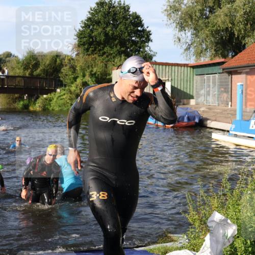31.08.2025 - Elbe Triathlon Hamburg Luisa Fischer http://msf.ph/oto/8676866 31.08.2025 09:11:39 Schwimmen 575, 614, 616, 652, 656 meine-sportfotos.de