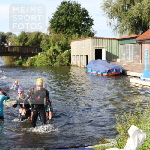 31.08.2025 - Elbe Triathlon Hamburg Luisa Fischer http://msf.ph/oto/8676873 31.08.2025 09:11:40 Schwimmen 575, 614, 616, 652, 656 meine-sportfotos.de