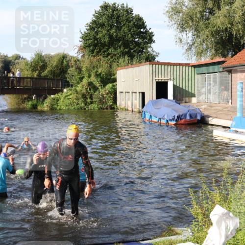 31.08.2025 - Elbe Triathlon Hamburg Luisa Fischer http://msf.ph/oto/8676874 31.08.2025 09:11:40 Schwimmen 575, 614, 616, 652, 656 meine-sportfotos.de