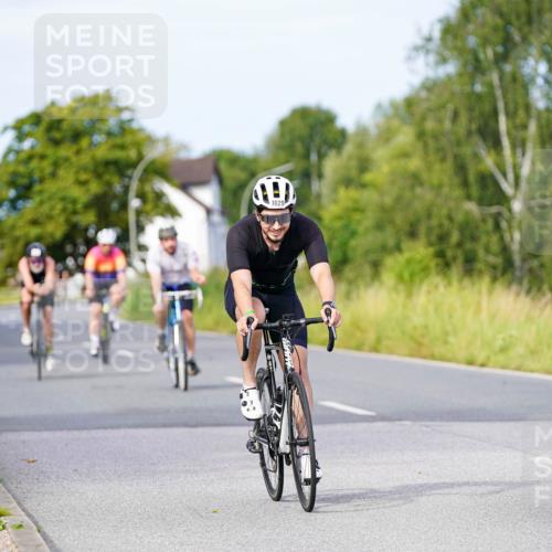 31.08.2025 - Elbe Triathlon Hamburg Michael Burmester http://msf.ph/oto/8676875 31.08.2025 10:25:53 Radfahren 503, 890, 973, 1020, 1029, 1055, 1060 meine-sportfotos.de