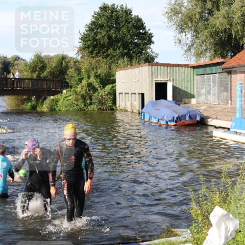 31.08.2025 - Elbe Triathlon Hamburg Luisa Fischer http://msf.ph/oto/8676876 31.08.2025 09:11:40 Schwimmen 575, 614, 616, 652, 656 meine-sportfotos.de