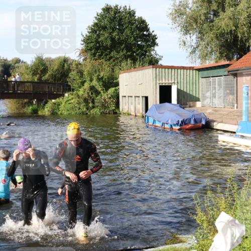 31.08.2025 - Elbe Triathlon Hamburg Luisa Fischer http://msf.ph/oto/8676877 31.08.2025 09:11:41 Schwimmen 575, 614, 616, 653, 656 meine-sportfotos.de