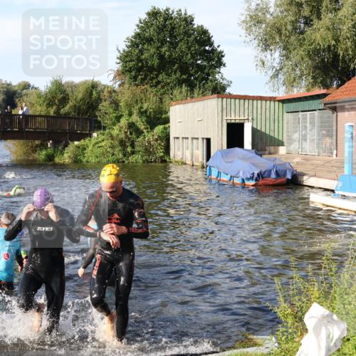 31.08.2025 - Elbe Triathlon Hamburg Luisa Fischer http://msf.ph/oto/8676878 31.08.2025 09:11:41 Schwimmen 575, 614, 616, 653, 656 meine-sportfotos.de