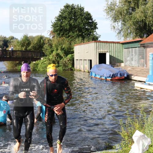 31.08.2025 - Elbe Triathlon Hamburg Luisa Fischer http://msf.ph/oto/8676882 31.08.2025 09:11:42 Schwimmen 575, 614, 616, 653, 656 meine-sportfotos.de