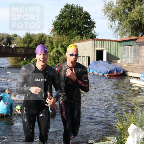 31.08.2025 - Elbe Triathlon Hamburg Luisa Fischer http://msf.ph/oto/8676885 31.08.2025 09:11:42 Schwimmen 575, 614, 616, 653, 656 meine-sportfotos.de