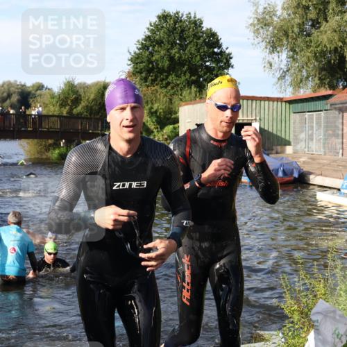 31.08.2025 - Elbe Triathlon Hamburg Luisa Fischer http://msf.ph/oto/8676886 31.08.2025 09:11:43 Schwimmen 575, 616, 653, 656 meine-sportfotos.de