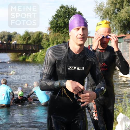 31.08.2025 - Elbe Triathlon Hamburg Luisa Fischer http://msf.ph/oto/8676889 31.08.2025 09:11:43 Schwimmen 575, 616, 653, 656 meine-sportfotos.de