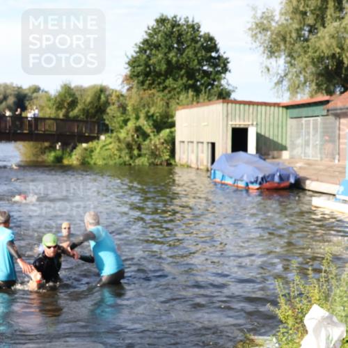 31.08.2025 - Elbe Triathlon Hamburg Luisa Fischer http://msf.ph/oto/8676891 31.08.2025 09:11:44 Schwimmen 575, 616, 653, 656 meine-sportfotos.de