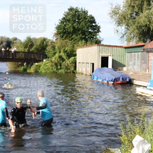 31.08.2025 - Elbe Triathlon Hamburg Luisa Fischer http://msf.ph/oto/8676893 31.08.2025 09:11:44 Schwimmen 575, 616, 653, 656 meine-sportfotos.de