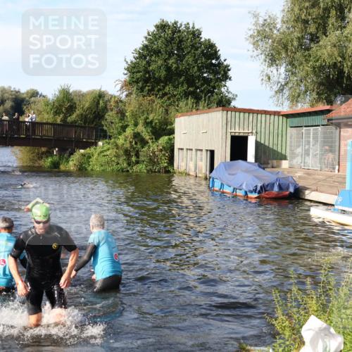 31.08.2025 - Elbe Triathlon Hamburg Luisa Fischer http://msf.ph/oto/8676899 31.08.2025 09:11:45 Schwimmen 575, 616, 653, 656 meine-sportfotos.de