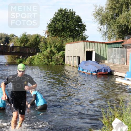 31.08.2025 - Elbe Triathlon Hamburg Luisa Fischer http://msf.ph/oto/8676904 31.08.2025 09:11:46 Schwimmen 616, 653, 656 meine-sportfotos.de
