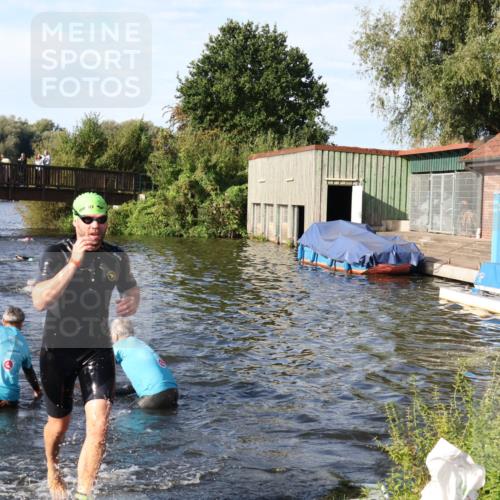 31.08.2025 - Elbe Triathlon Hamburg Luisa Fischer http://msf.ph/oto/8676905 31.08.2025 09:11:46 Schwimmen 616, 653, 656 meine-sportfotos.de