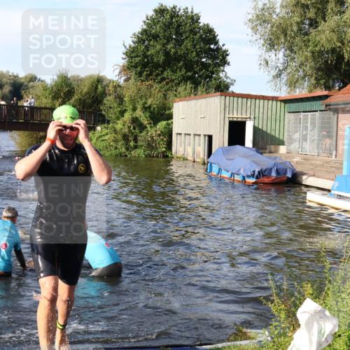 31.08.2025 - Elbe Triathlon Hamburg Luisa Fischer http://msf.ph/oto/8676907 31.08.2025 09:11:46 Schwimmen 616, 653, 656 meine-sportfotos.de