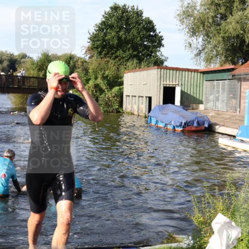 31.08.2025 - Elbe Triathlon Hamburg Luisa Fischer http://msf.ph/oto/8676908 31.08.2025 09:11:47 Schwimmen 438, 616, 653 meine-sportfotos.de