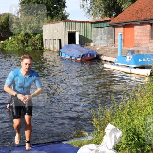 31.08.2025 - Elbe Triathlon Hamburg Luisa Fischer http://msf.ph/oto/8676922 31.08.2025 09:11:56 Schwimmen 438, 477, 568 meine-sportfotos.de