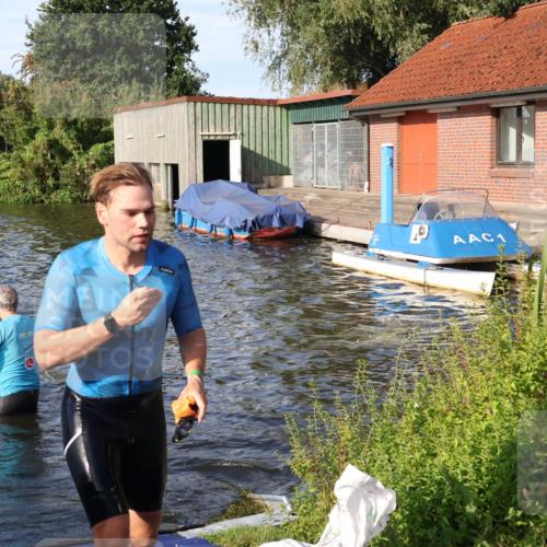 31.08.2025 - Elbe Triathlon Hamburg Luisa Fischer http://msf.ph/oto/8676928 31.08.2025 09:11:58 Schwimmen 438, 477, 568 meine-sportfotos.de