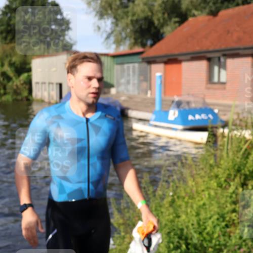 31.08.2025 - Elbe Triathlon Hamburg Luisa Fischer http://msf.ph/oto/8676931 31.08.2025 09:11:58 Schwimmen 438, 477, 568 meine-sportfotos.de