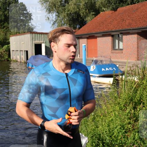 31.08.2025 - Elbe Triathlon Hamburg Luisa Fischer http://msf.ph/oto/8676935 31.08.2025 09:11:58 Schwimmen 438, 477, 568 meine-sportfotos.de