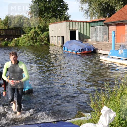 31.08.2025 - Elbe Triathlon Hamburg Luisa Fischer http://msf.ph/oto/8676942 31.08.2025 09:12:03 Schwimmen 477, 525, 568, 626 meine-sportfotos.de