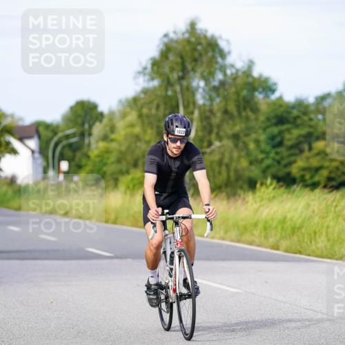 31.08.2025 - Elbe Triathlon Hamburg Michael Burmester http://msf.ph/oto/8676943 31.08.2025 10:26:11 Radfahren 699, 1022, 1035 meine-sportfotos.de