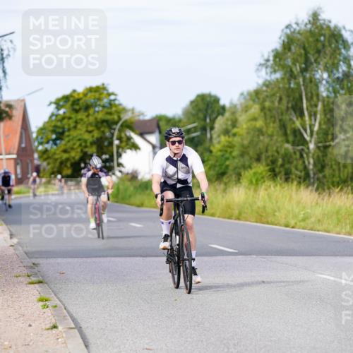 31.08.2025 - Elbe Triathlon Hamburg Michael Burmester http://msf.ph/oto/8676949 31.08.2025 10:26:13 Radfahren 699, 1022, 1035 meine-sportfotos.de