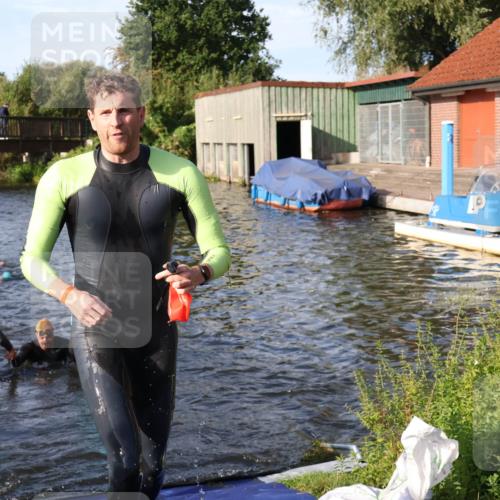 31.08.2025 - Elbe Triathlon Hamburg Luisa Fischer http://msf.ph/oto/8676953 31.08.2025 09:12:05 Schwimmen 477, 525, 568, 626 meine-sportfotos.de