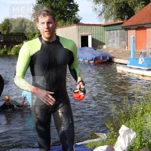 31.08.2025 - Elbe Triathlon Hamburg Luisa Fischer http://msf.ph/oto/8676955 31.08.2025 09:12:06 Schwimmen 477, 525, 568, 626 meine-sportfotos.de