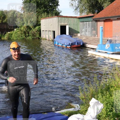 31.08.2025 - Elbe Triathlon Hamburg Luisa Fischer http://msf.ph/oto/8676958 31.08.2025 09:12:10 Schwimmen 525, 626, 639 meine-sportfotos.de