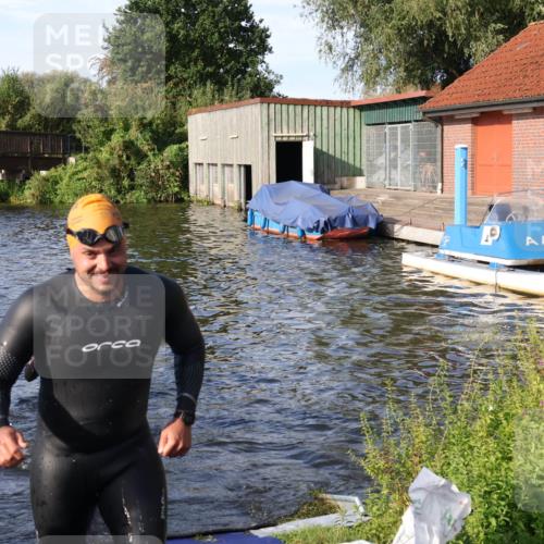 31.08.2025 - Elbe Triathlon Hamburg Luisa Fischer http://msf.ph/oto/8676960 31.08.2025 09:12:11 Schwimmen 525, 626, 639 meine-sportfotos.de