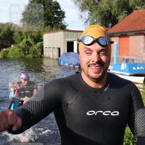 31.08.2025 - Elbe Triathlon Hamburg Luisa Fischer http://msf.ph/oto/8676967 31.08.2025 09:12:12 Schwimmen 525, 626, 639 meine-sportfotos.de