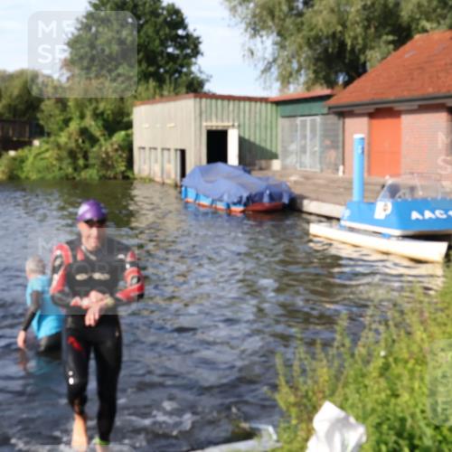 31.08.2025 - Elbe Triathlon Hamburg Luisa Fischer http://msf.ph/oto/8676970 31.08.2025 09:12:13 Schwimmen 525, 626, 639 meine-sportfotos.de