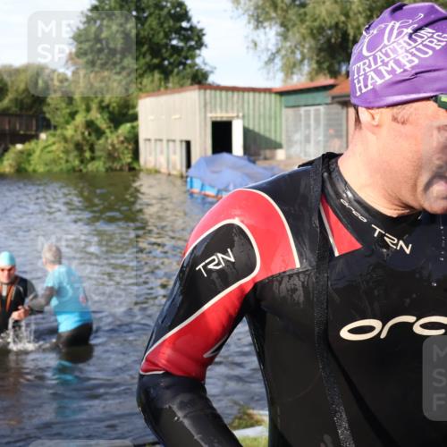 31.08.2025 - Elbe Triathlon Hamburg Luisa Fischer http://msf.ph/oto/8676984 31.08.2025 09:12:15 Schwimmen 525, 626, 639 meine-sportfotos.de