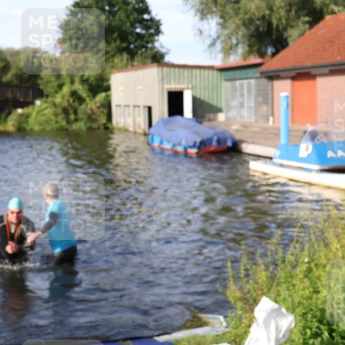 31.08.2025 - Elbe Triathlon Hamburg Luisa Fischer http://msf.ph/oto/8676985 31.08.2025 09:12:15 Schwimmen 525, 626, 639 meine-sportfotos.de