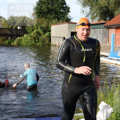 31.08.2025 - Elbe Triathlon Hamburg Luisa Fischer http://msf.ph/oto/8677034 31.08.2025 09:12:52 Schwimmen 461, 566, 615, 627, 642 meine-sportfotos.de
