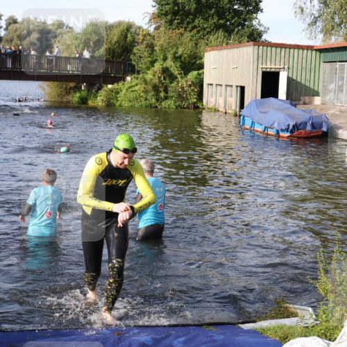 31.08.2025 - Elbe Triathlon Hamburg Luisa Fischer http://msf.ph/oto/8677061 31.08.2025 09:13:03 Schwimmen 579, 615, 623, 627 meine-sportfotos.de