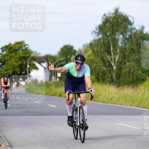 31.08.2025 - Elbe Triathlon Hamburg Michael Burmester http://msf.ph/oto/8677065 31.08.2025 10:26:57 Radfahren 830, 853, 992 meine-sportfotos.de