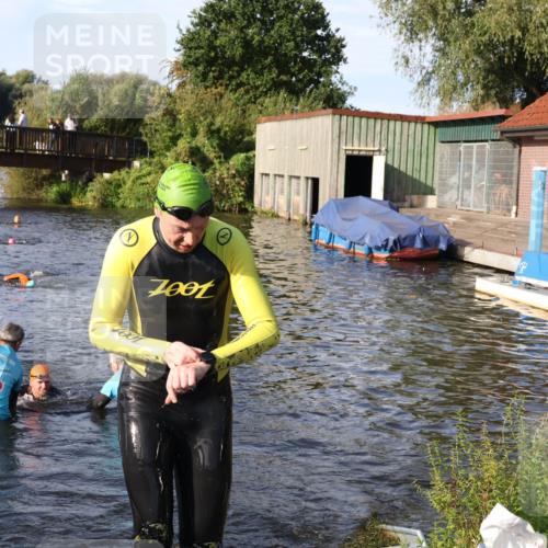 31.08.2025 - Elbe Triathlon Hamburg Luisa Fischer http://msf.ph/oto/8677068 31.08.2025 09:13:04 Schwimmen 579, 615, 623 meine-sportfotos.de