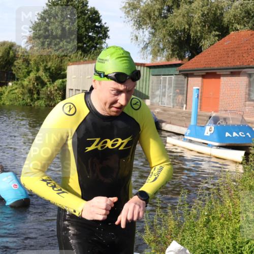 31.08.2025 - Elbe Triathlon Hamburg Luisa Fischer http://msf.ph/oto/8677073 31.08.2025 09:13:05 Schwimmen 579, 623 meine-sportfotos.de