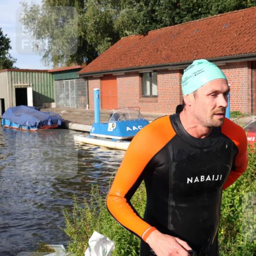 31.08.2025 - Elbe Triathlon Hamburg Luisa Fischer http://msf.ph/oto/8677079 31.08.2025 09:13:25 Schwimmen 558, 650 meine-sportfotos.de