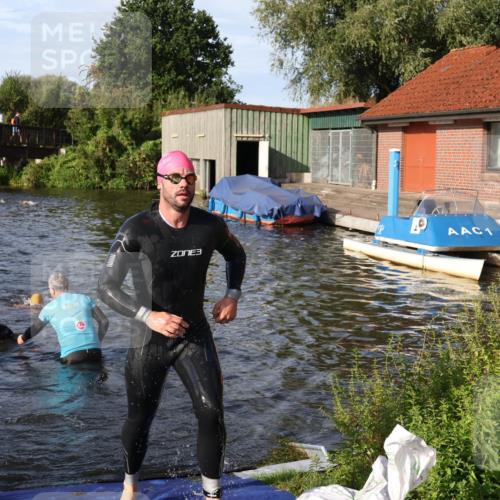 31.08.2025 - Elbe Triathlon Hamburg Luisa Fischer http://msf.ph/oto/8677081 31.08.2025 09:13:35 Schwimmen 558, 624, 753 meine-sportfotos.de