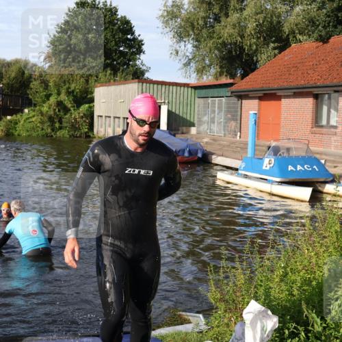 31.08.2025 - Elbe Triathlon Hamburg Luisa Fischer http://msf.ph/oto/8677083 31.08.2025 09:13:35 Schwimmen 558, 624, 753 meine-sportfotos.de