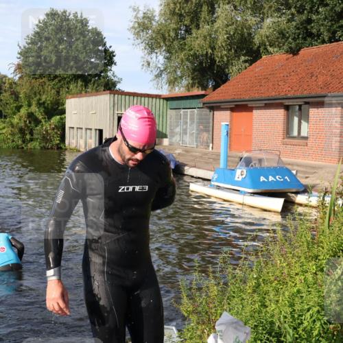 31.08.2025 - Elbe Triathlon Hamburg Luisa Fischer http://msf.ph/oto/8677084 31.08.2025 09:13:36 Schwimmen 558, 624, 753 meine-sportfotos.de