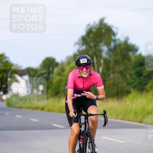 31.08.2025 - Elbe Triathlon Hamburg Michael Burmester http://msf.ph/oto/8677085 31.08.2025 10:27:01 Radfahren 830, 853, 992, 993 meine-sportfotos.de